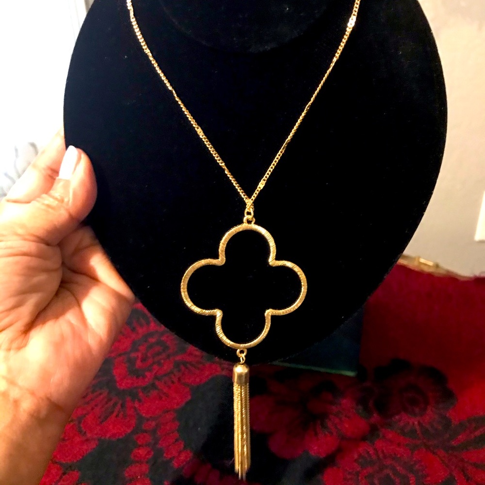 Clover with accent tassel
